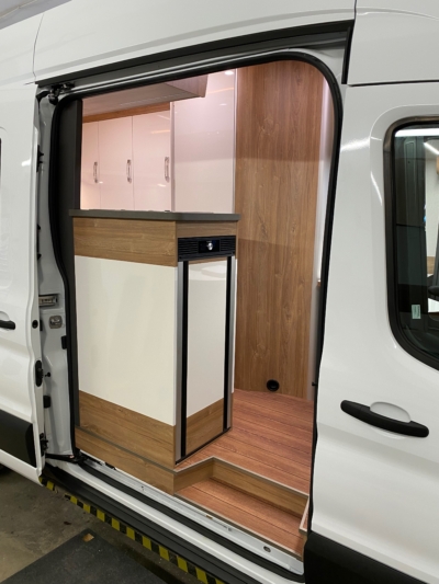 ford transit 2022 kg egyedi lakoauto gyartas keszites biwak kesz 00195DF24F86 22FE 8813 F9E2 D1DDA32A5D4D