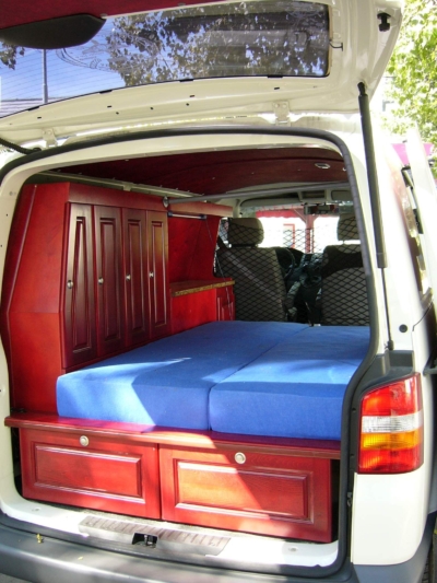 kempingauto biwak egyedi lakoauto gyartas vw t5 2004 kesz 000013D474179 36C5 BBDA C221 A70B94384573