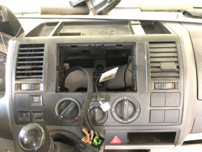 kempingauto biwak egyedi lakoauto gyartas vw t5 2018 epul 0000137693981 D3DB E178 0405 3D8B7C353675