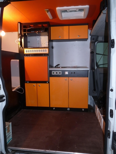 specialis lakojarmu biwak egyedi lakoauto gyartas renault master gokart szallito 2009 epul 0001619679E5F C0A6 E050 57FB 0AD4CAA10034