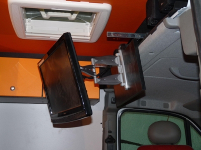 specialis lakojarmu biwak egyedi lakoauto gyartas renault master gokart szallito 2009 epul 0002293214EFE 8A8B 0596 BB3B 223C15EBB7CA