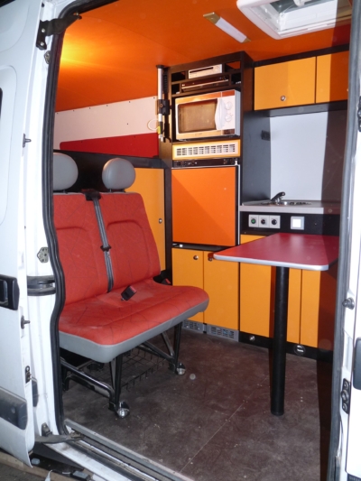 specialis lakojarmu biwak egyedi lakoauto gyartas renault master gokart szallito 2009 kesz 000016BC7423F 3D8A FA6F 37B6 618ED71E4B40