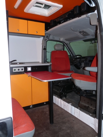 specialis lakojarmu biwak egyedi lakoauto gyartas renault master gokart szallito 2009 kesz 0000249E41A61 4AA3 1AC5 BC58 42CE568A1DD3