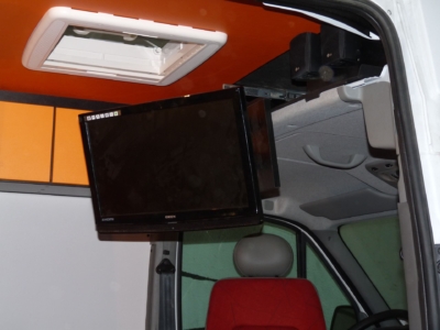 specialis lakojarmu biwak egyedi lakoauto gyartas renault master gokart szallito 2009 kesz 0000586D16AEC 4321 3420 44BC 6BFB00A558A1