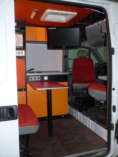 specialis lakojarmu biwak egyedi lakoauto gyartas renault master gokart szallito 2009 kesz 00006461E7892 05E2 87D0 B42C ACA9E010C4A7