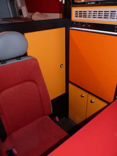 specialis lakojarmu biwak egyedi lakoauto gyartas renault master gokart szallito 2009 kesz 0000982BE563D D073 5F9C B0D3 5F58E9AAB66D