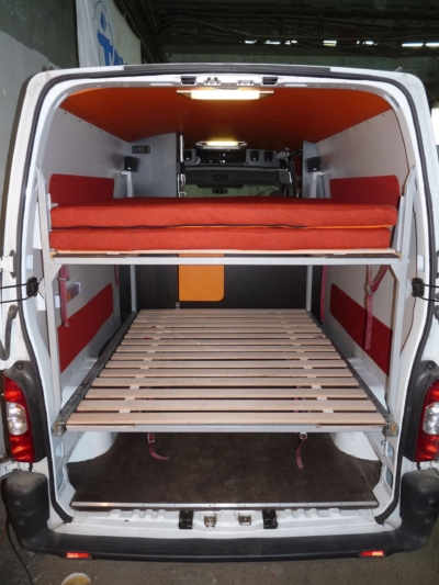specialis lakojarmu biwak egyedi lakoauto gyartas renault master gokart szallito 2009 kesz 0001147AF27CA 1E20 63E9 42E2 8F009598C542