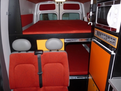 specialis lakojarmu biwak egyedi lakoauto gyartas renault master gokart szallito 2009 kesz 000215A434BAC FB77 E88B B7BE BEF501CF908B