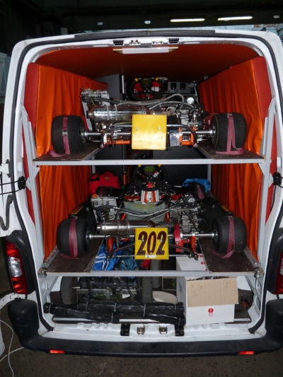 specialis lakojarmu biwak egyedi lakoauto gyartas renault master gokart szallito 2009 kesz 0003185A9E23C 2C10 348A E4AD 1DF293211DC4