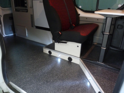 specialis lakojarmu biwak egyedi lakoauto gyartas renault trafic motorszallito 2009 kesz 000159006E535 A4E1 1D98 48E8 0BA1282B8DD3
