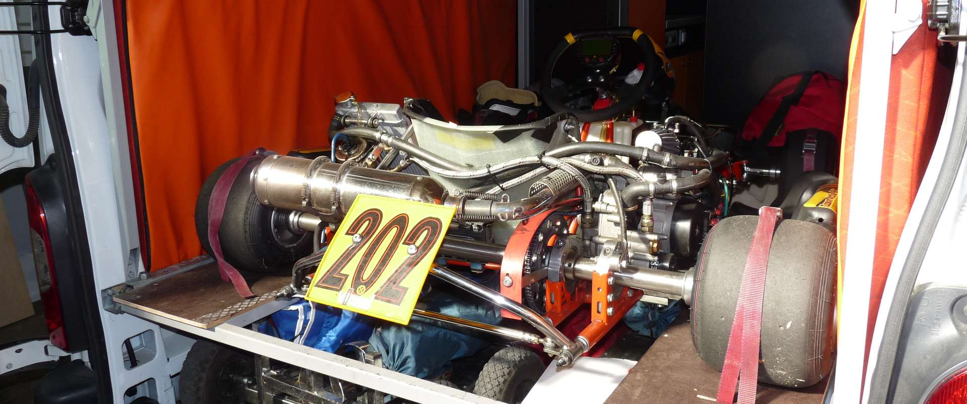 gokart szallito kempingauto 2009 biwak egyedi lakoauto gyartas borito