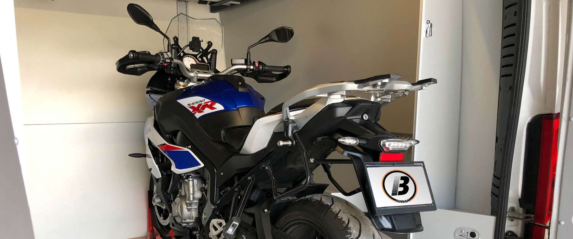motor szallito kempingauto 2019 biwak egyedi lakoauto gyartas borito