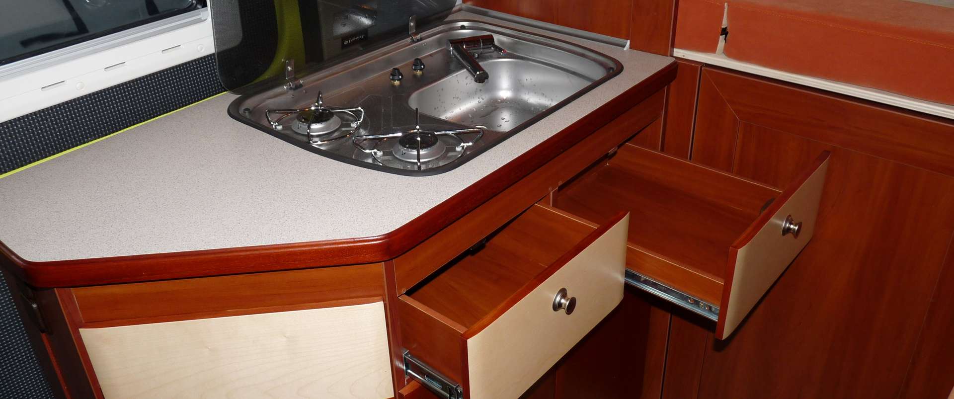 renault master kempingauto 2011 biwak egyedi lakoauto gyartas borito